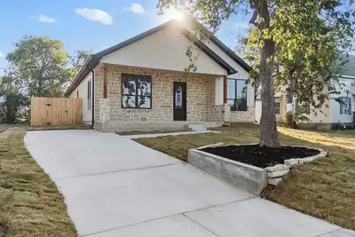 Image de Stonewood Cottage  Magnolia/Baylor/Downtown Waco