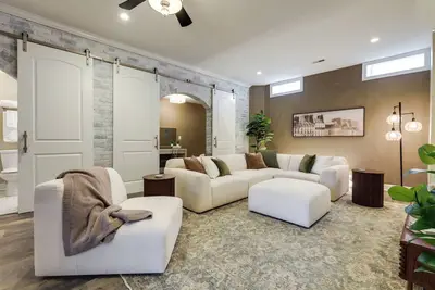 Image de Walk to Otr! Hot Tub & Movie Room at Cincy Condo