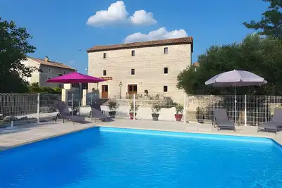 Image de Maison de vacances « Le Mas Du Bouquet » avec vue sur la montagne, Wi-Fi et climatisation