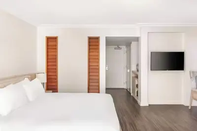 Image de Your Home Away From Home! Partial Ocean View, Outdoor Swimming Pool!
