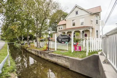 Image de Charming Victorian Home at Pisano Winery