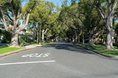 Image de Classic Beverly Hills Guest House in the Flats – Long-Term Rental