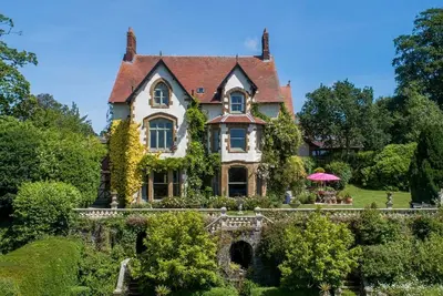 Image de Amberstone Manor - Dix Chambres Villa, Couchages 20