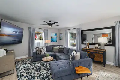 Image de Private Updated Home W/ Dedicated Work Space - Close to Downtown