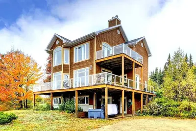 2 bdrm-Fireplace | Wi-Fi | Equipped kitchen | View