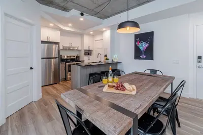 Image de 2br Condo - 500m to Old Quebec - Ac, Gym, Dining