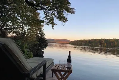 Image de Charming lakefront cottage w/ incredible view! WoW