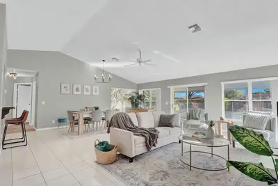 Image de Bright 3/2 Equestrian Home/10 Min to Wef & Polo