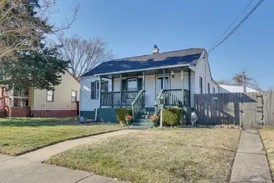 Image de Private Yard & Patio Bbq! Norfolk Home Near Dtwn