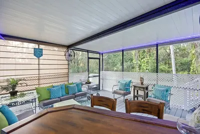 Image de Cedar Cabin on over an acre of tropical paradise