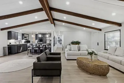 Image de Farmhouse Retreat W/ Fire Pit & 22 Acres of Land!