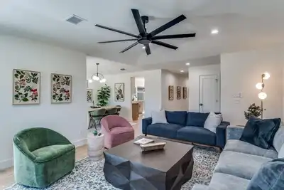 La Fleur Chateau 4b 2b Duplex King Pet Friendly