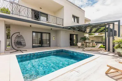 Image de Magnifique maison à Šibenik avec piscine privée, utilisable à l'intérieur.