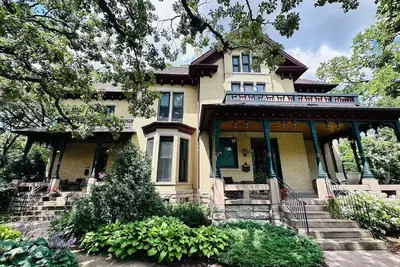 Image de Grand Historic Mansion Near Umn 3 story
