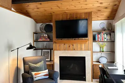 Image de Northwoods cabin style home w/laundry kitchen yard