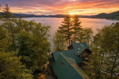 Image de Stunning Newfound Lake Waterfront Home with Private Beach & Dock!