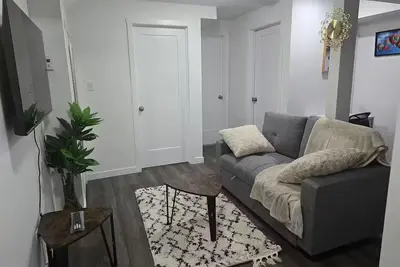 Oshmild Suites, 5 mins to various shops and Cinema