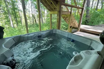 Image de White Oak Cabin in the heart of Hocking Hills with Wi-Fi & Spectrum Tv.