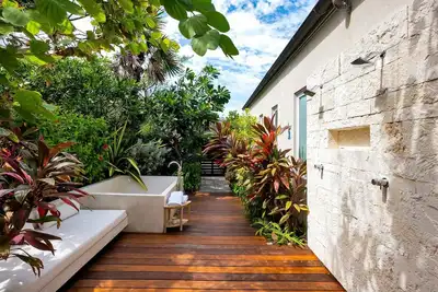 Image de Elegant Ocenfront 5 Br Villa