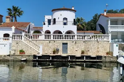 Image de Maison Los Amigos Goertz, amarre 15 m et piscine