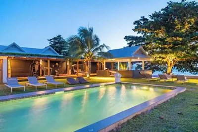 Villa beachfront with sunset view 4 br