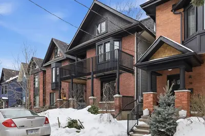 Image de Stunning 4br Designer Home with Terrace & Balcony
