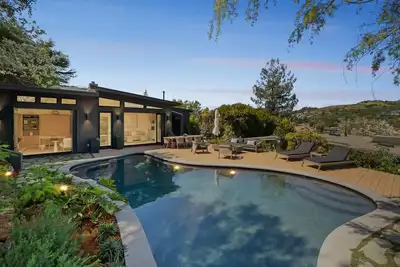 Image de Updated Mid-Century Gem in Belvedere w/Pool