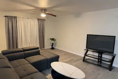 Image de Beautiful colonial in the Poconos close toeverything!