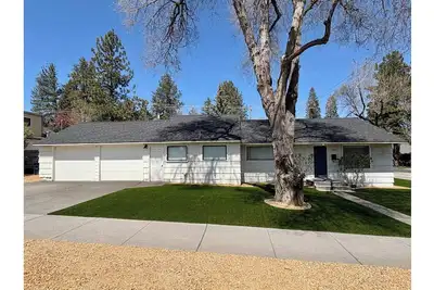 Image de Best Location in Town! Walkable Westside 3br