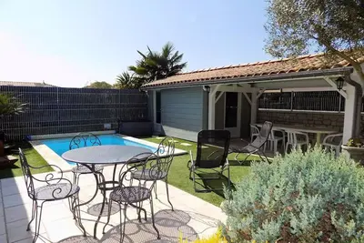Image de Les Mathes La Palmyre - Maison Mitoyenne en Pierres - avec Piscine Privee