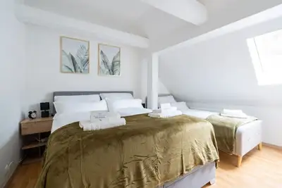 Large, Quiet Maisonette for 10 | 24/7 Check-in