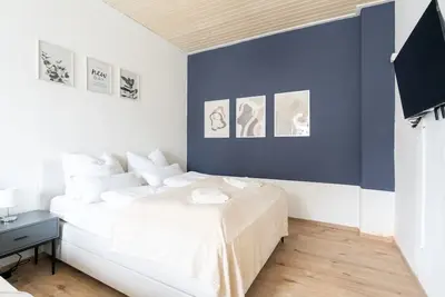 Image de 70 m² • 3 Bedrooms • Balcony • Near Uni • Netflix