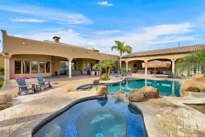 Image de Paradise Found! Luxe Custom! Multi-Family Fun.