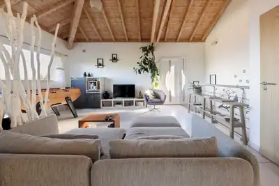 Image de Maison familiale, vue lac, jardin zen, home cinéma