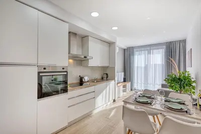 Image de Bright & elegant one bedroom apartment Afre1-1