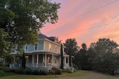 Image de Elegant Historic Villa with hot tub!