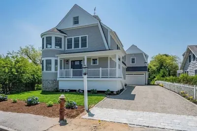 Image de 5 bedroom Close to beaches, island ferries and Main St Hyannis Rpms164