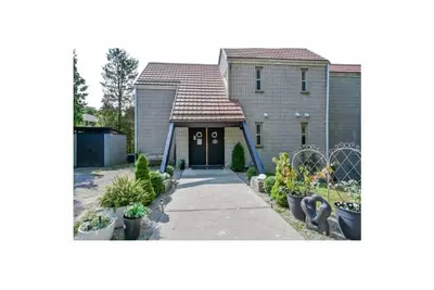 Image de Riverfront Estate in Paris, 5 luxury Suites indoor pool hot tub self serve spa