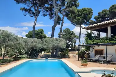 Image de Villa réservée aux familles et aux groupes de plus de 30 ans avec piscine privée près de la mer