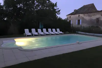 Image de Paradis familial gIte traditionnel avec piscine privée
