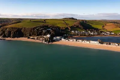 Image de Beachfront Bliss, Sea Views, Parking, Dogs Welcome