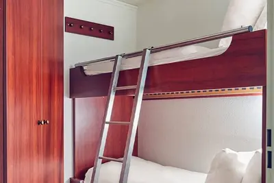 Image de Cozy 1 King + Bunk | Heated Pool & Playground | Near Nes Beach