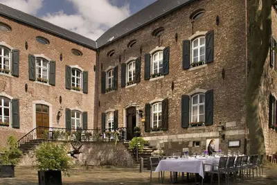 Image de Unwind in Historic Farmhouse Room Near Maastricht City Center