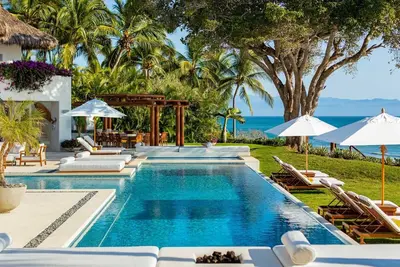 Image de Impeccable Luxury Home for Rent Right on the Beach