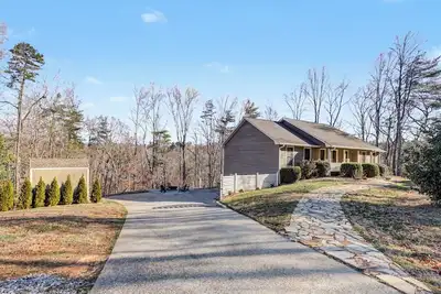 Image de Riverwilde Cottage \nLocated on the Soque River and only 25 minutes from Helen