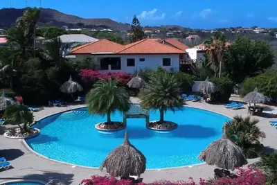 Image de Kas di BaMi A-194 Seru Coral with large pool