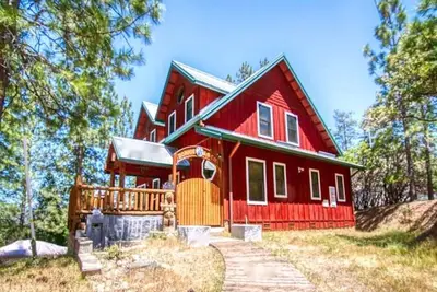 Image de Big Red Cabin at Pine Mountain Lake
