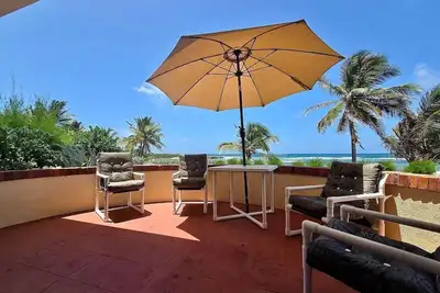 Oceanfront retreat in with Ac and pool