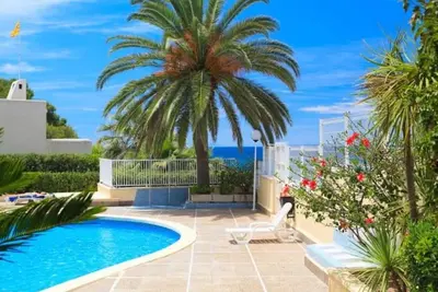 Image de Appartement Face à la Plage à Salou avec Terrasse et Piscine - Idéal Famille