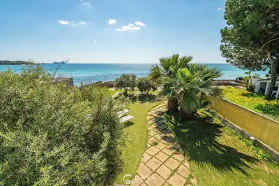 Image de Seaside Villa Apartment with Beach Access